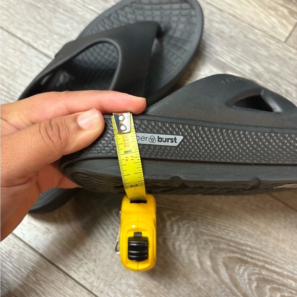 Skechers Men's Black Textured Flip Flops - Picture 8 of 10